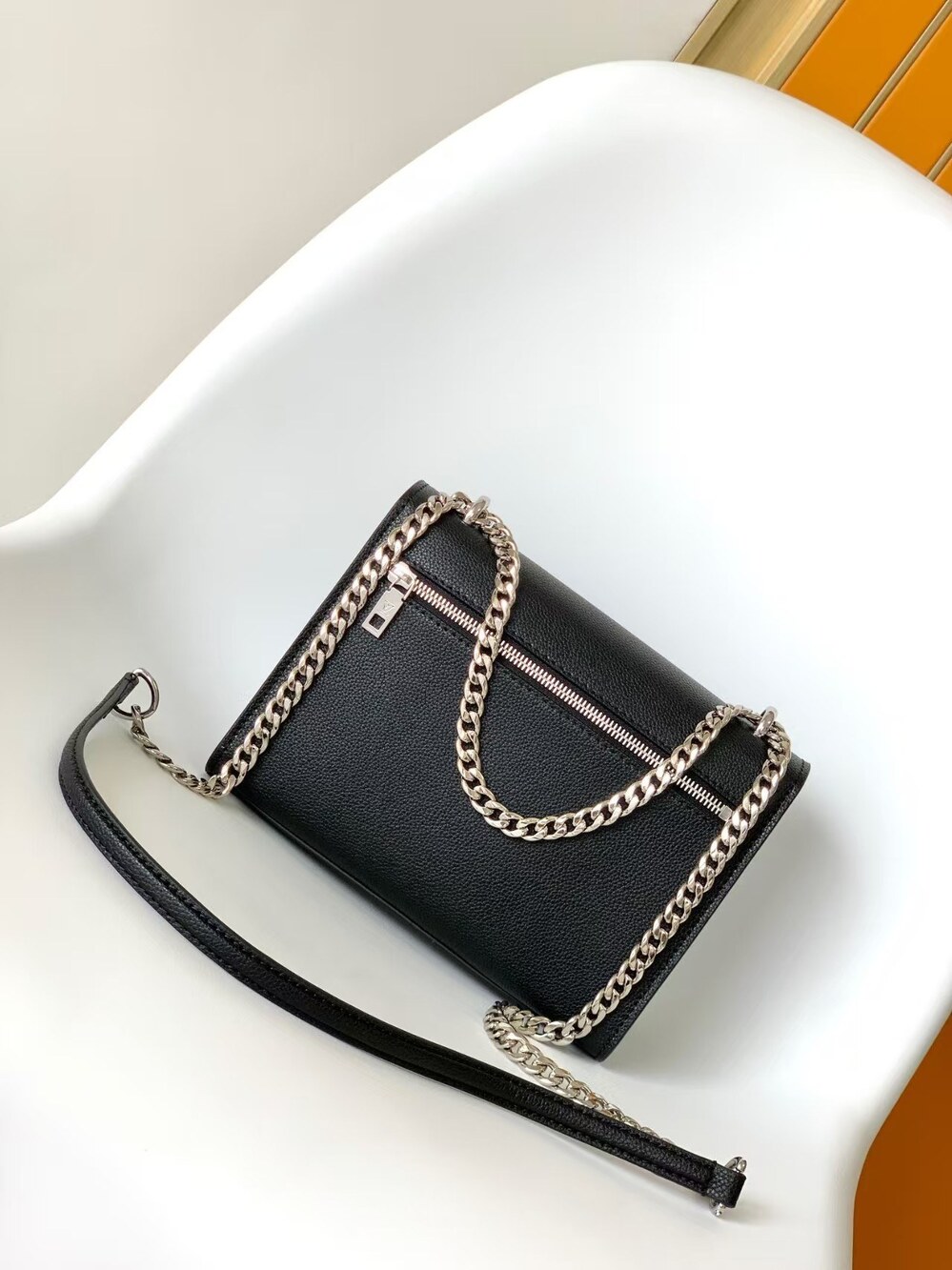 LOUIS VUITTON MYLOCKME CHAIN BB in Grained Leather - Picture 3 of 8